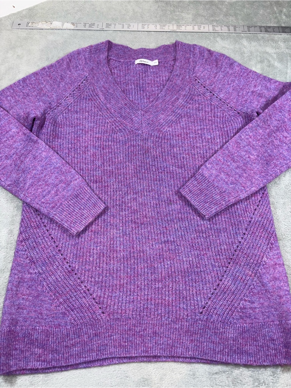 Reitmans Purple Ribbed V-Neck Knit Pullover Sweater - Size Medium
